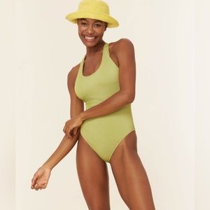Andie The Tulum One Piece
Color: Daiquiri
Fabric: Ribbed-Glitter